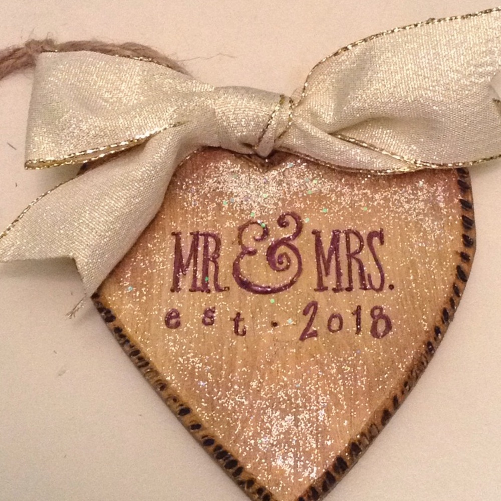 2018 wedding couple wood ornament NEW